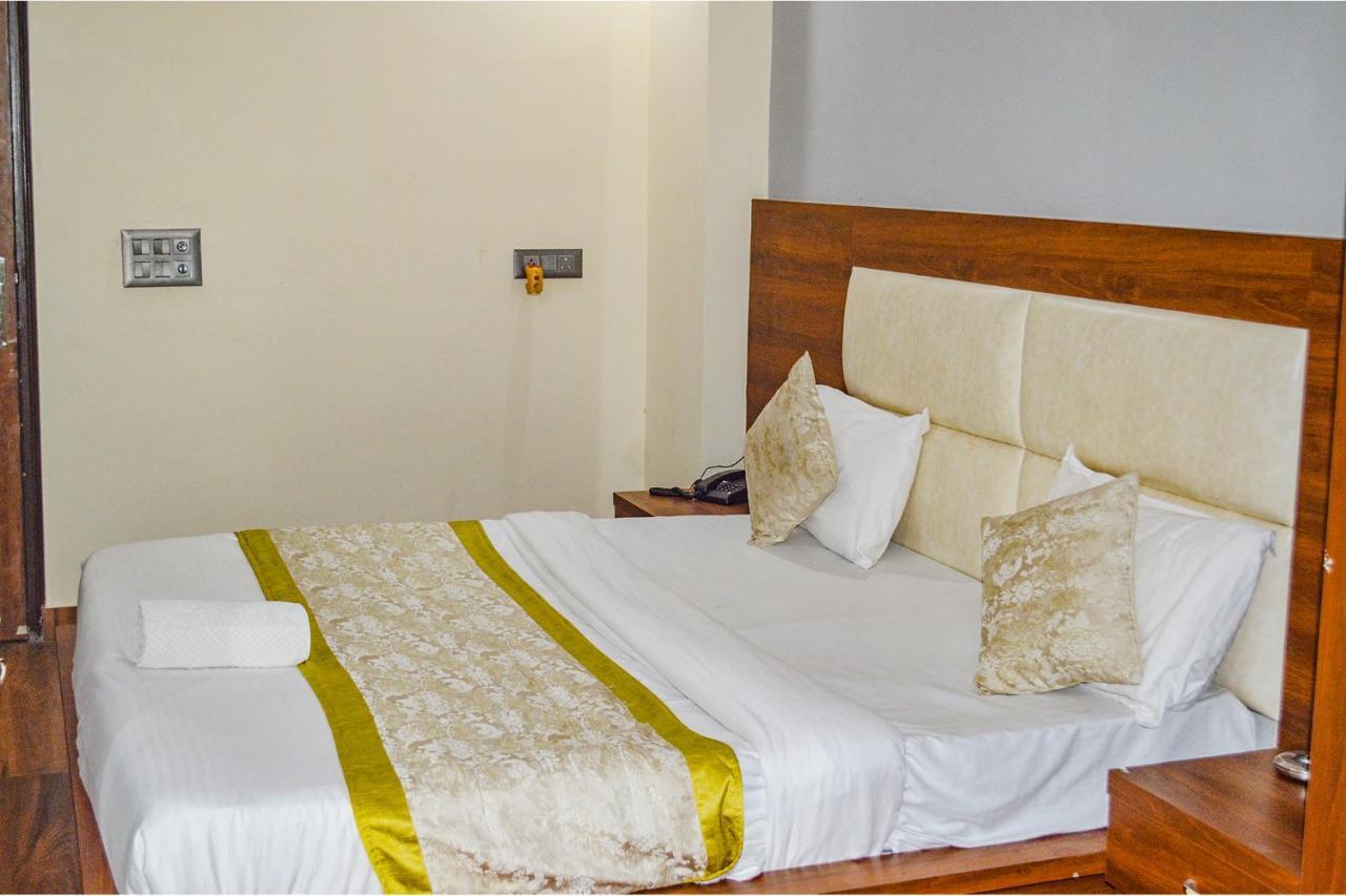 Fabhotel The Golf Inn Noida Exterior photo