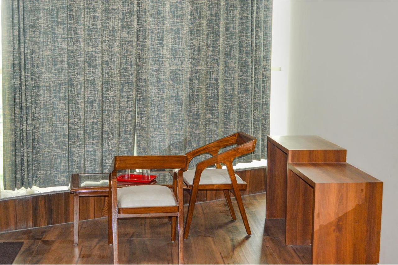 Fabhotel The Golf Inn Noida Exterior photo