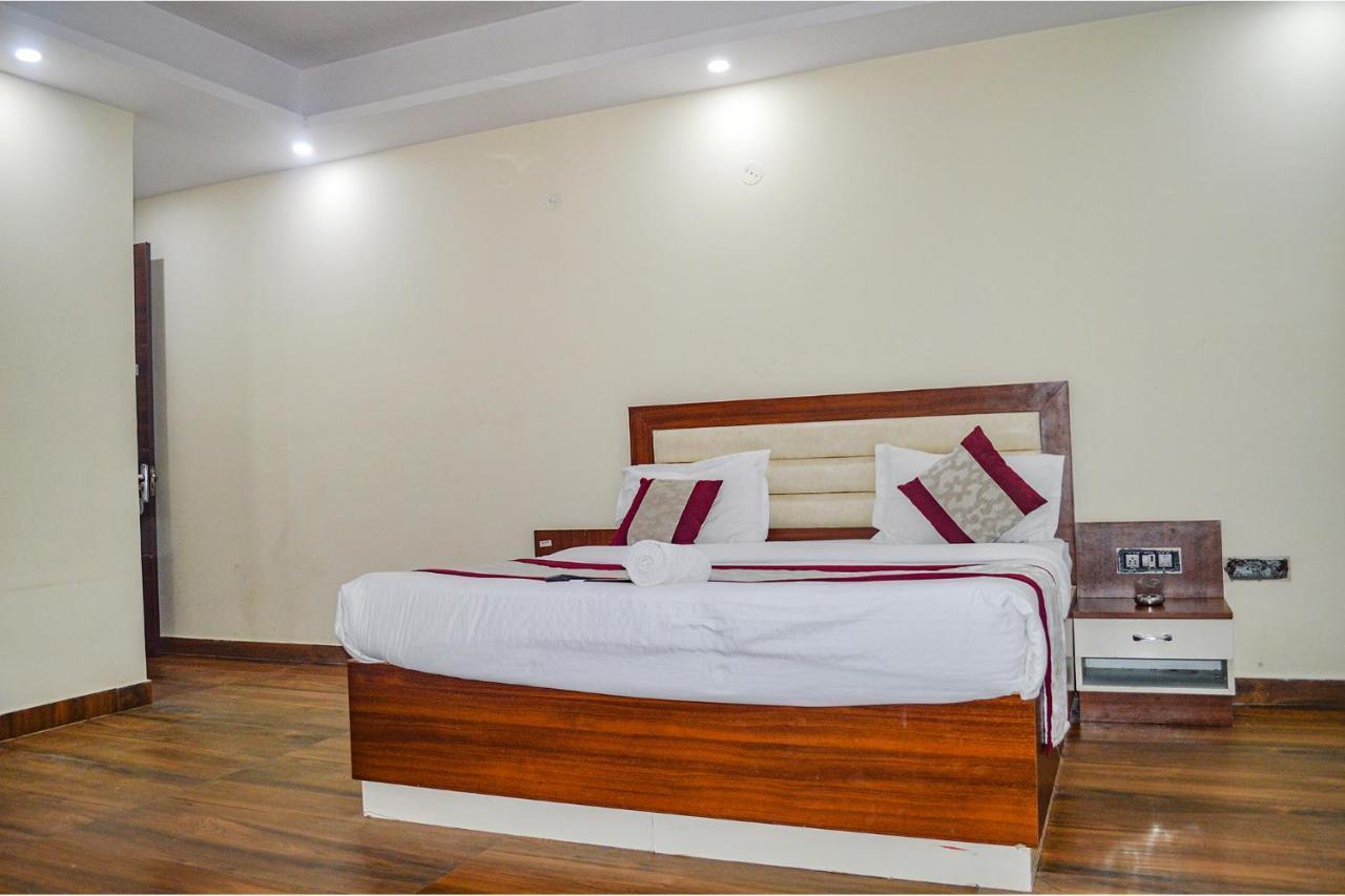 Fabhotel The Golf Inn Noida Exterior photo