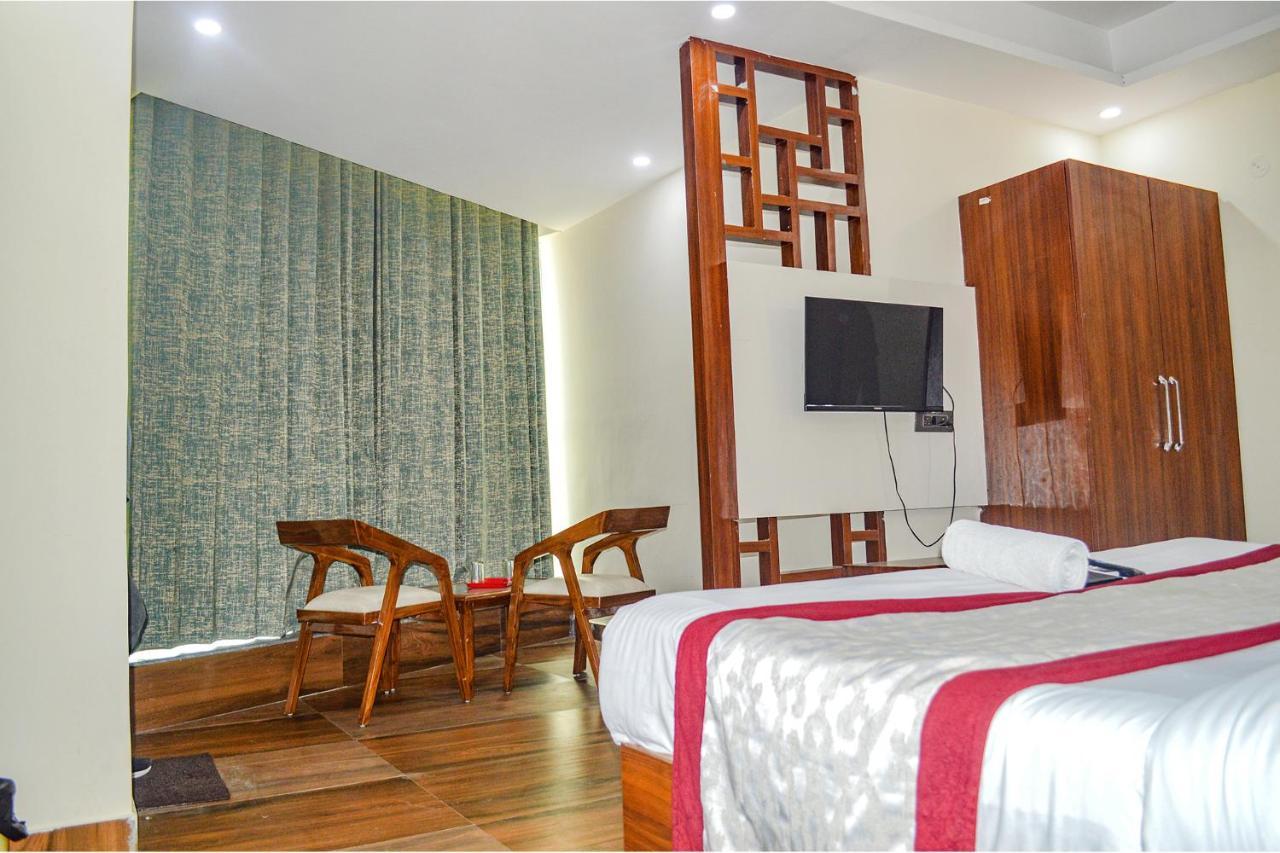 Fabhotel The Golf Inn Noida Exterior photo