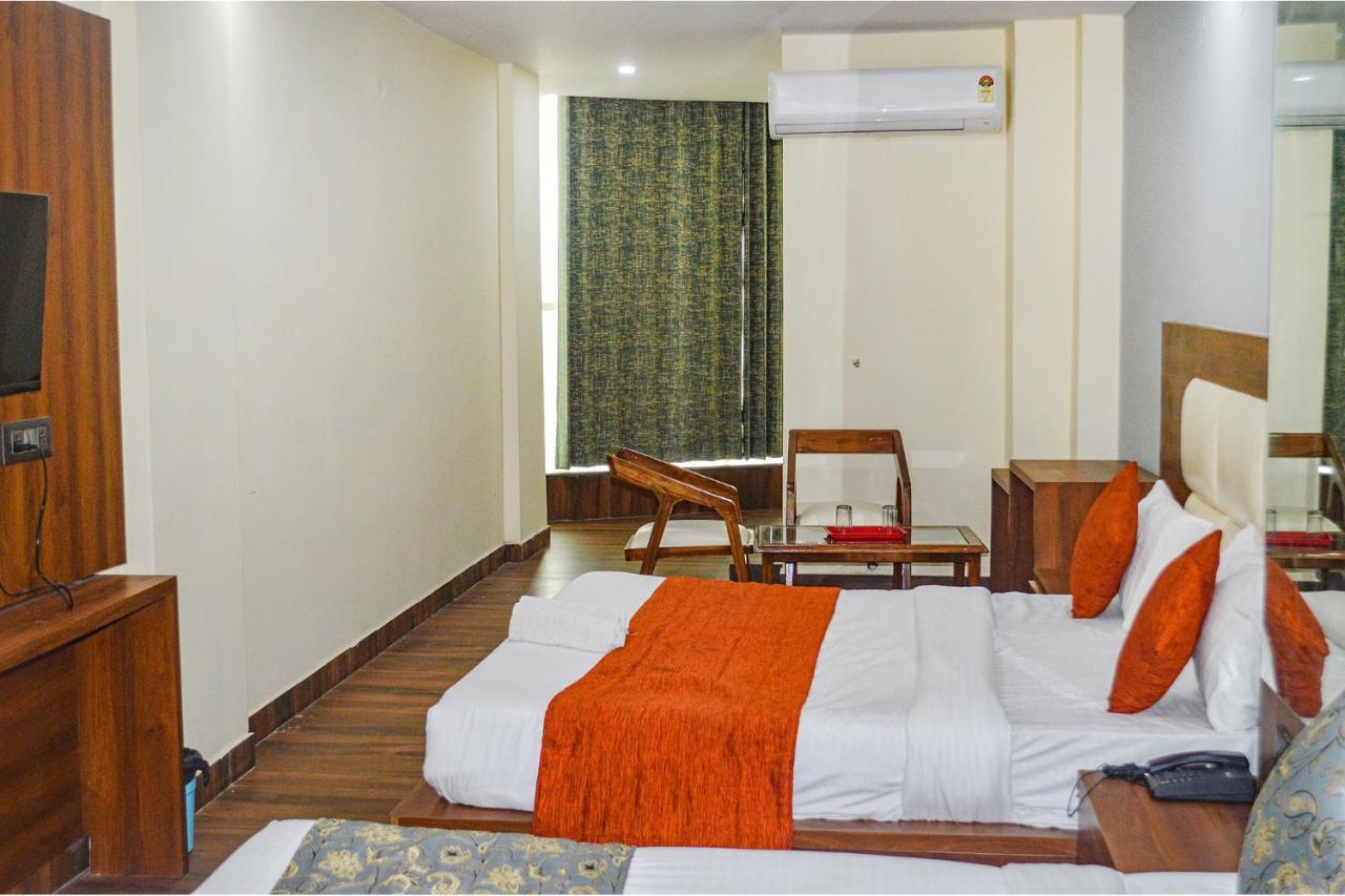 Fabhotel The Golf Inn Noida Exterior photo
